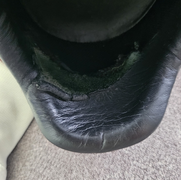 authentic Louis Vuitton shoes - Picture 7 of 9